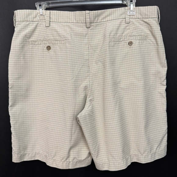 Izod Golf Men’s Size 40 Beige Check Stretch Flat-Front Chino Shorts - Picture 3 of 7